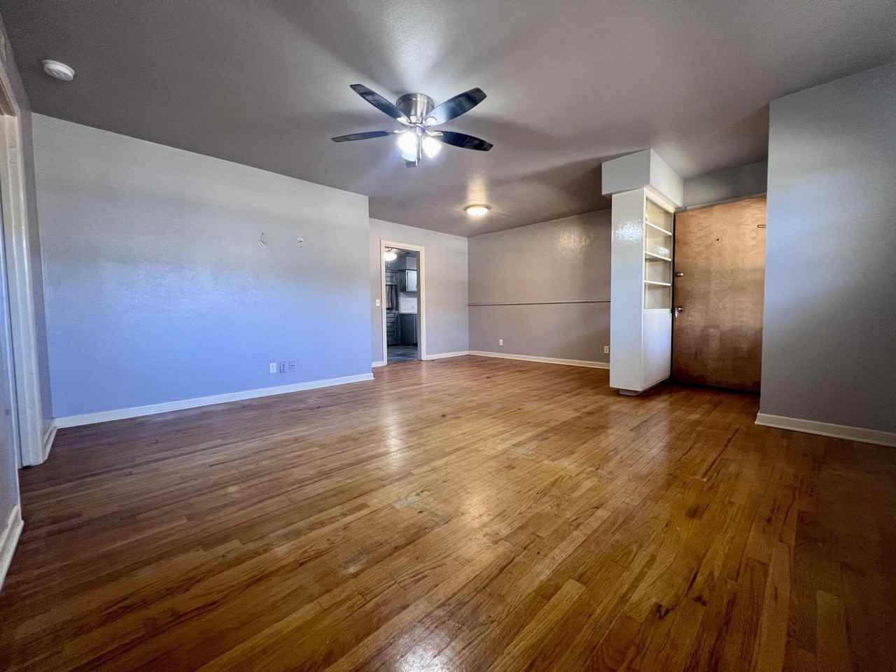 4307 40th St - Photo 3 of 10