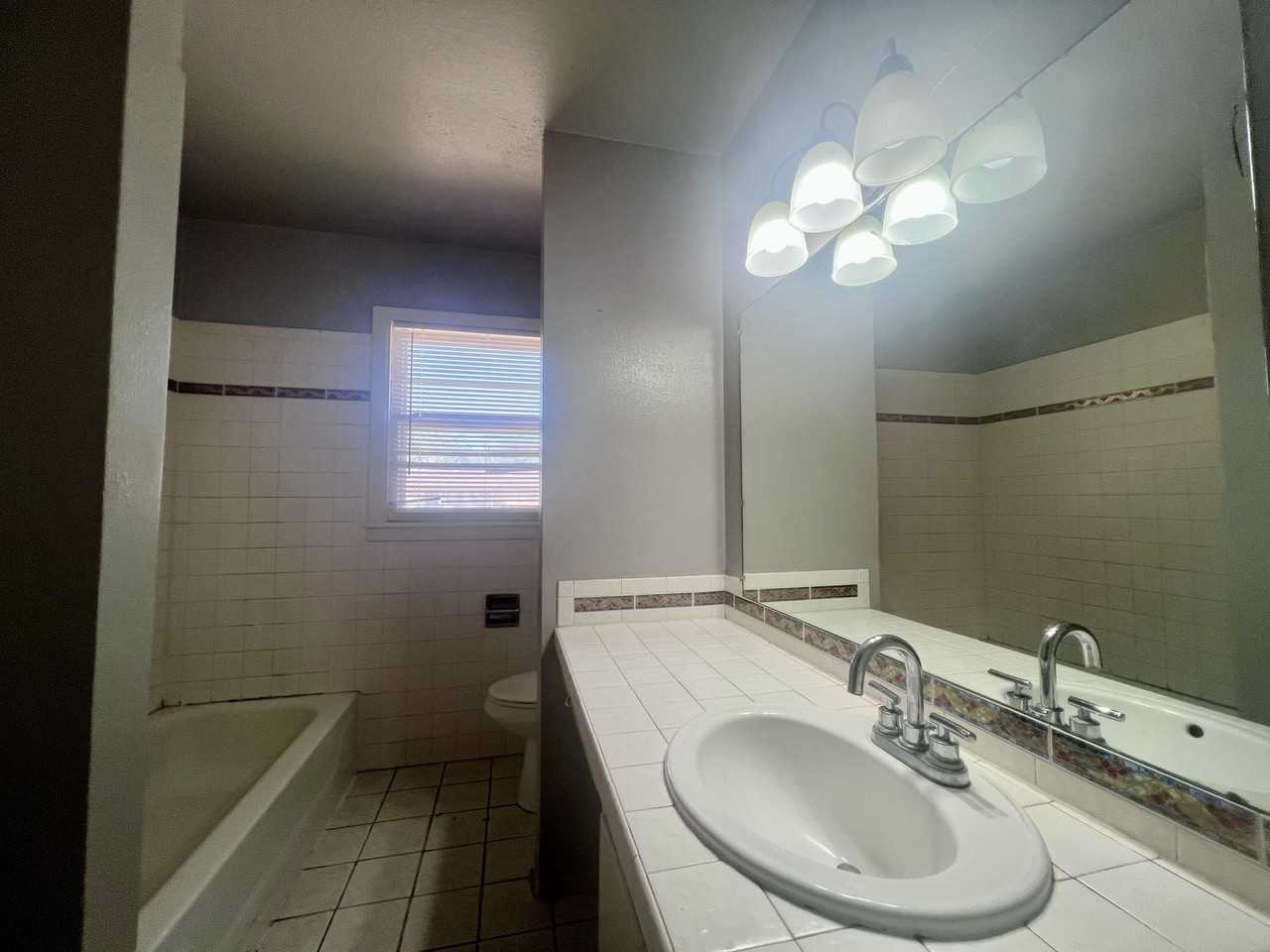 4307 40th St - Photo 6 of 10