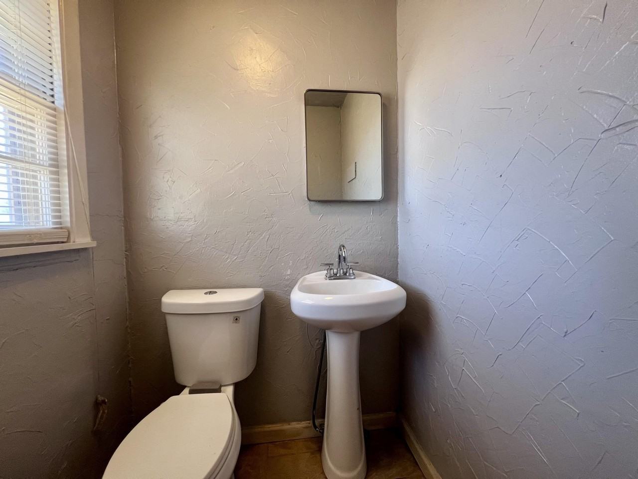 4307 40th St - Photo 7 of 10