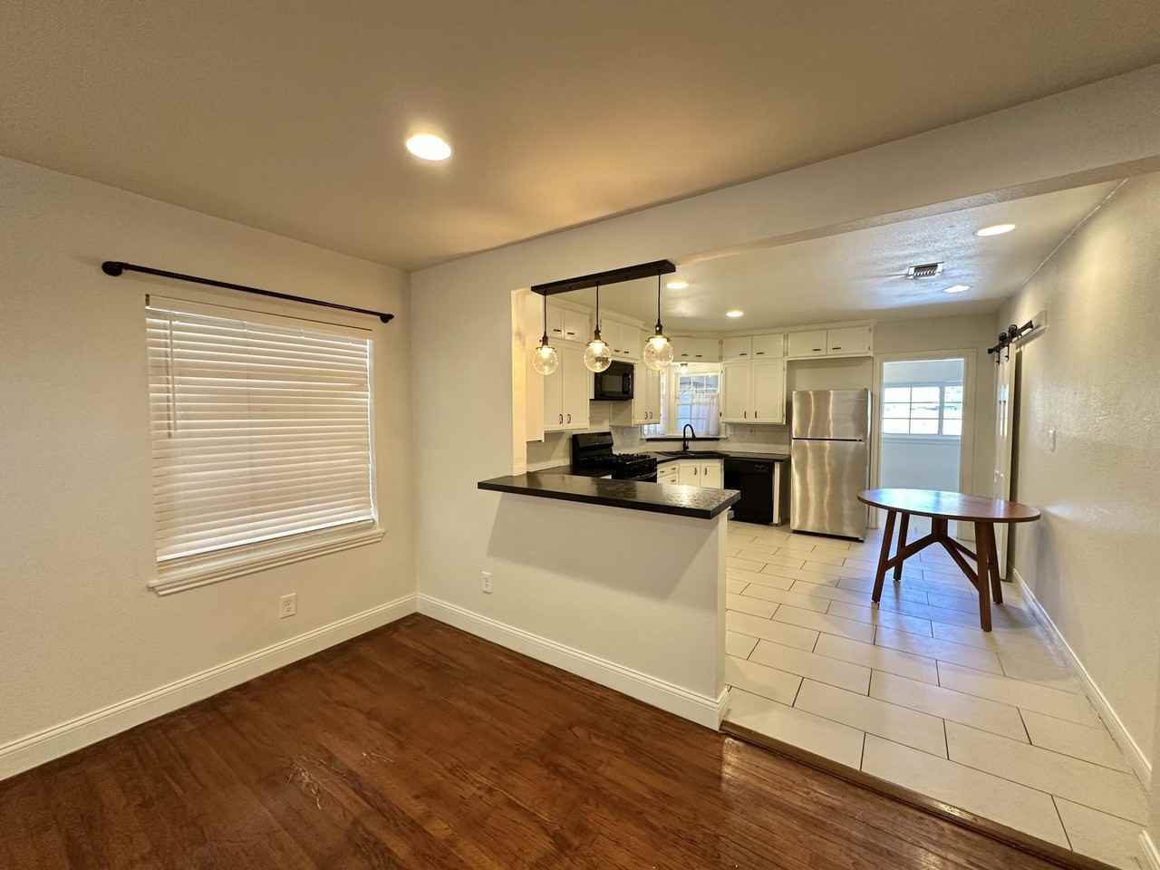 2214 26th St - Photo 3 of 13