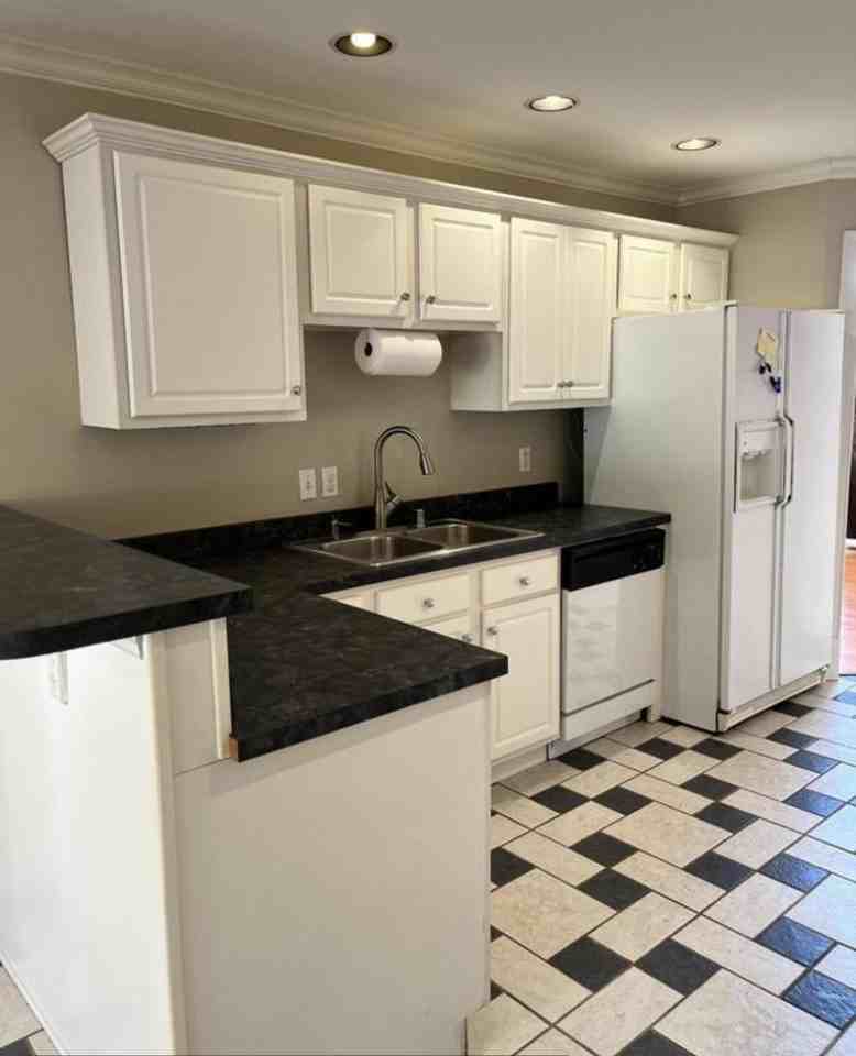 184 Prewitt Dr - Photo 3 of 11