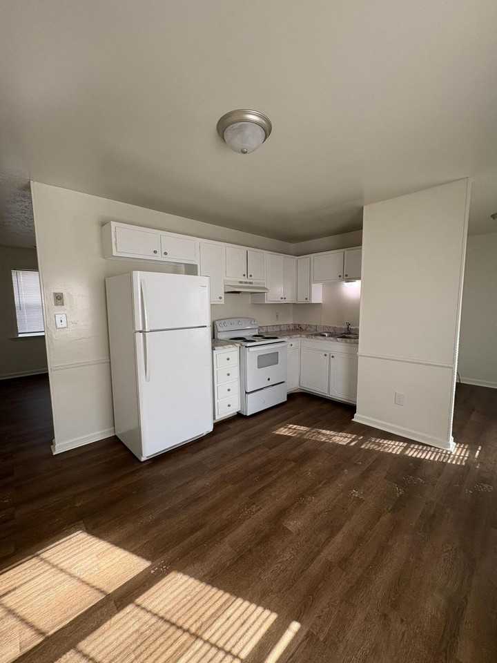 1280 Ascot Park - Photo 5 of 17