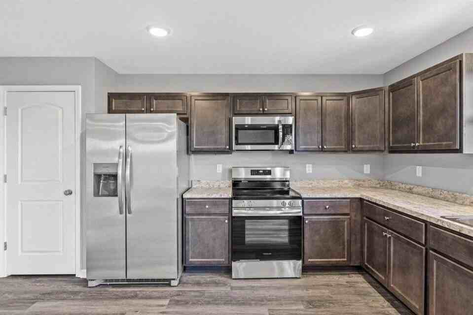 8116 Driftwood Loop - Photo 3 of 26