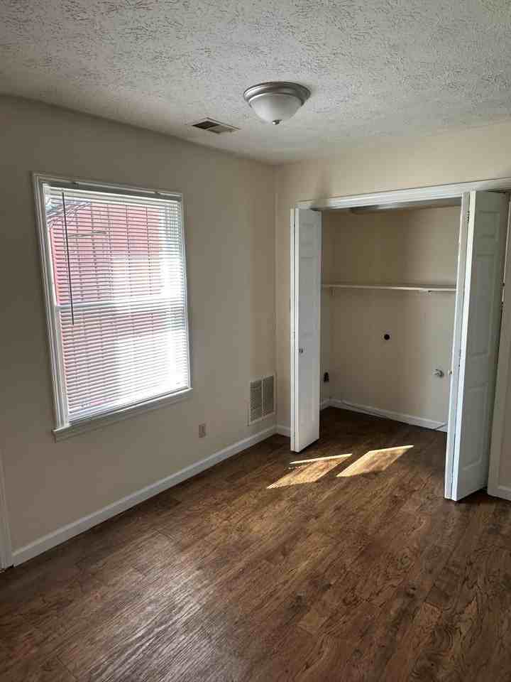 165 Landings Dr - Photo 6 of 44