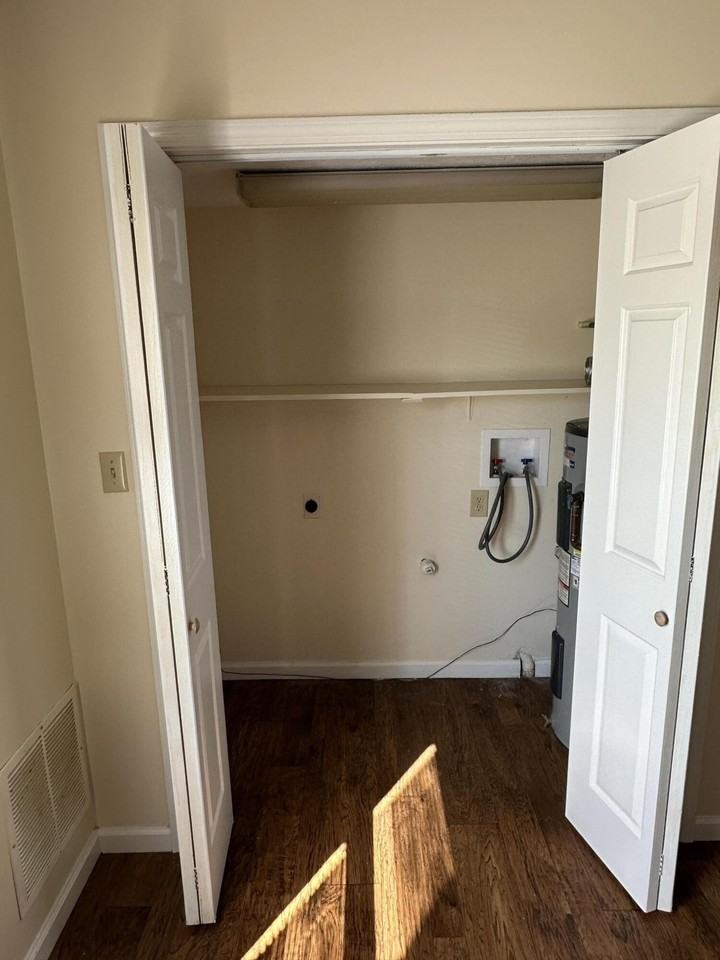 165 Landings Dr - Photo 7 of 44