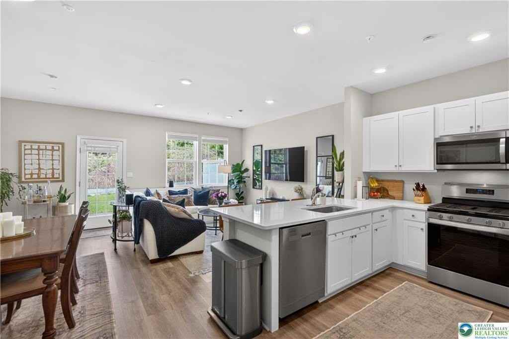1274 Martin Rd - Photo 5 of 18