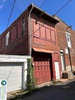 featured image of 322 N Franklin St