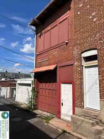 322 N Franklin St - Photo 2 of 10