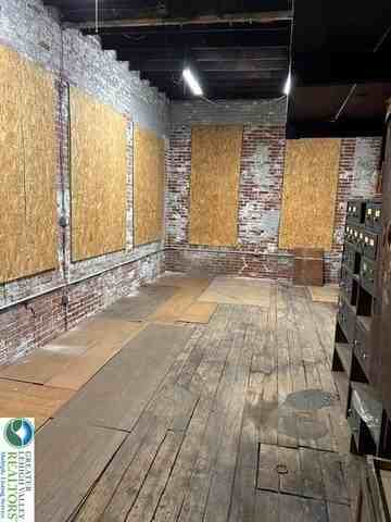322 N Franklin St - Photo 6 of 10