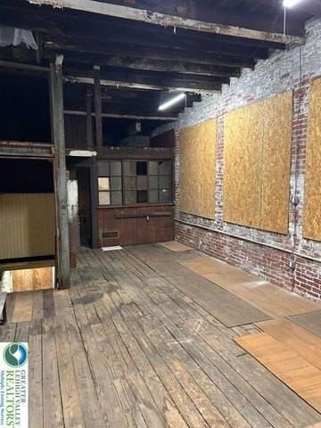 322 N Franklin St - Photo 7 of 10