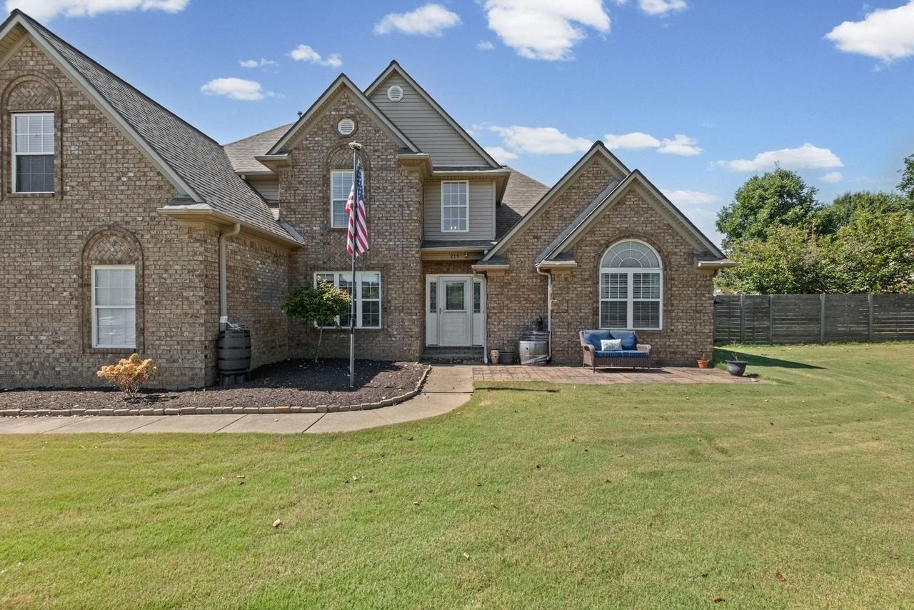 713 Elizabeth Dr - Photo 3 of 40