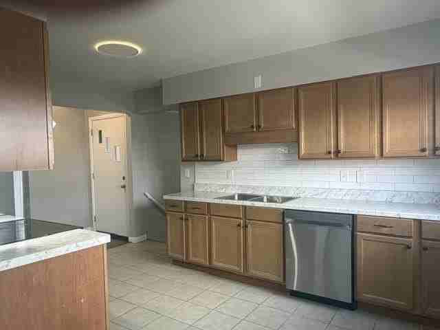 284 N Yates Rd - Photo 4 of 32