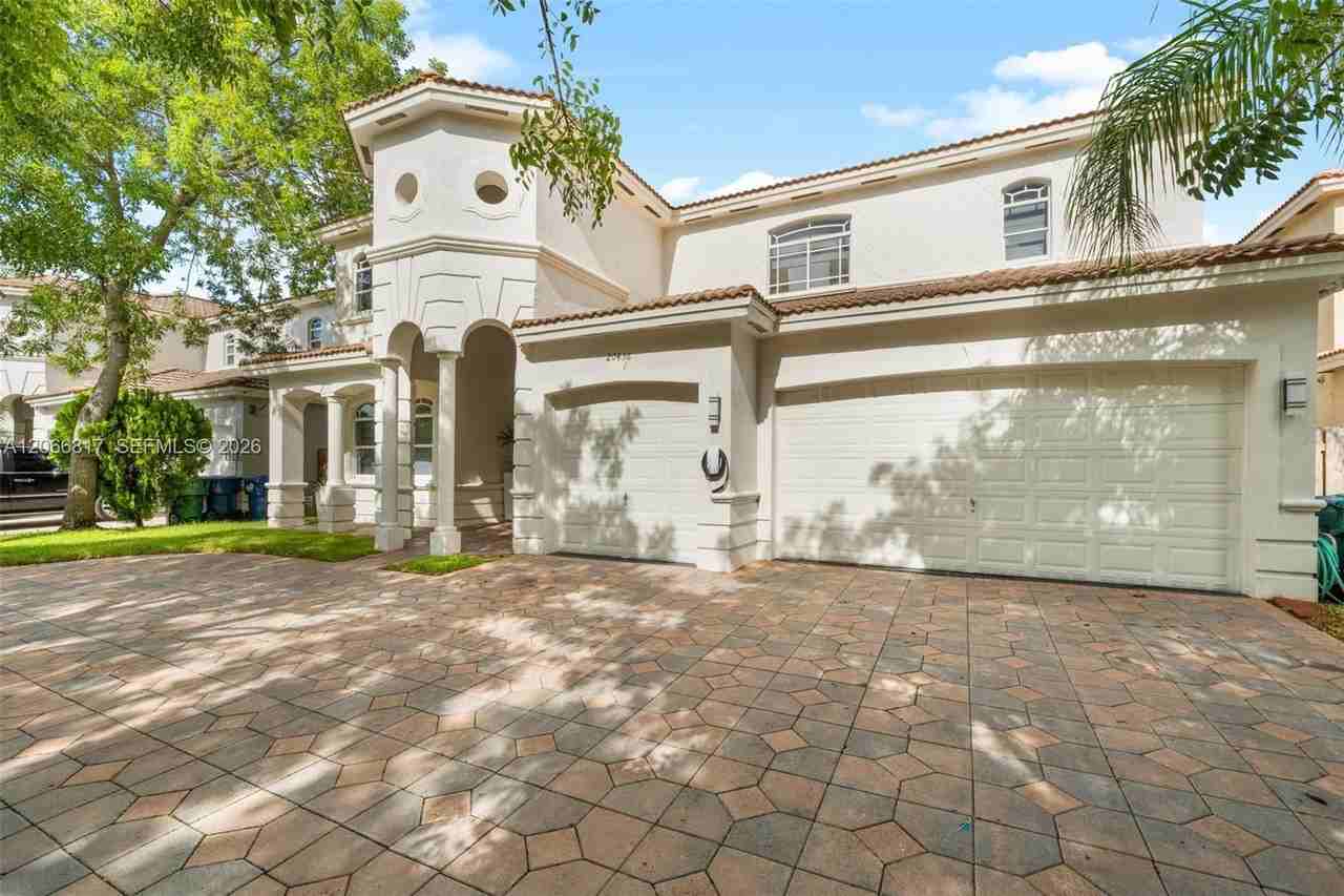 20436 Sw 89th Ave - Photo 3 of 8
