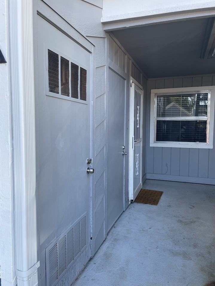 2290 East Fremont Avenue - 1Unit A #1 - Photo 3 of 19