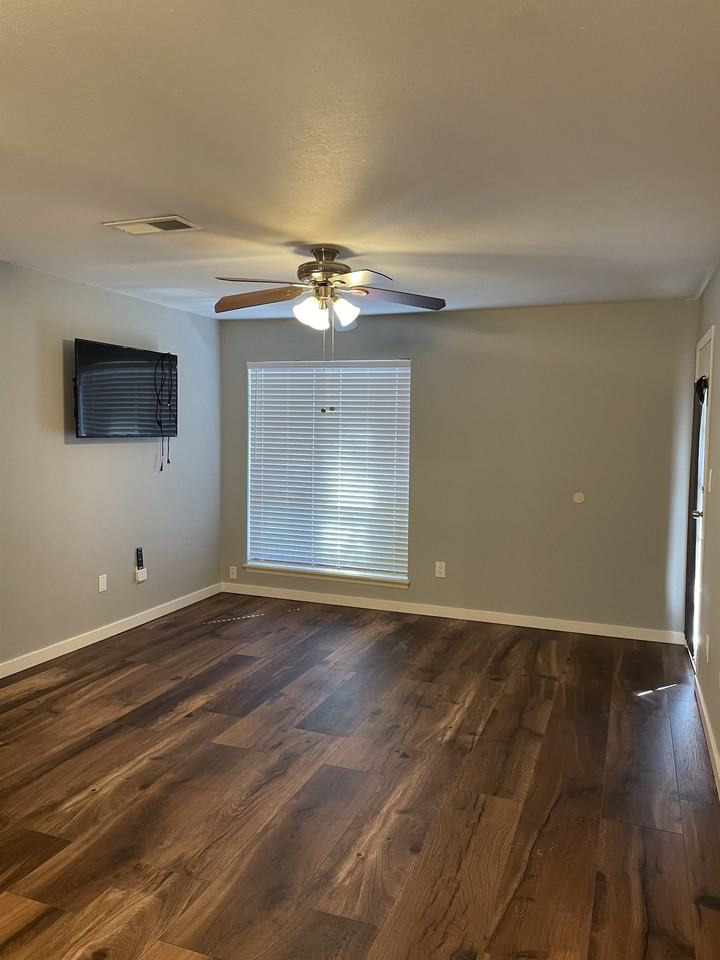 2290 East Fremont Avenue - 1Unit A #1 - Photo 6 of 19