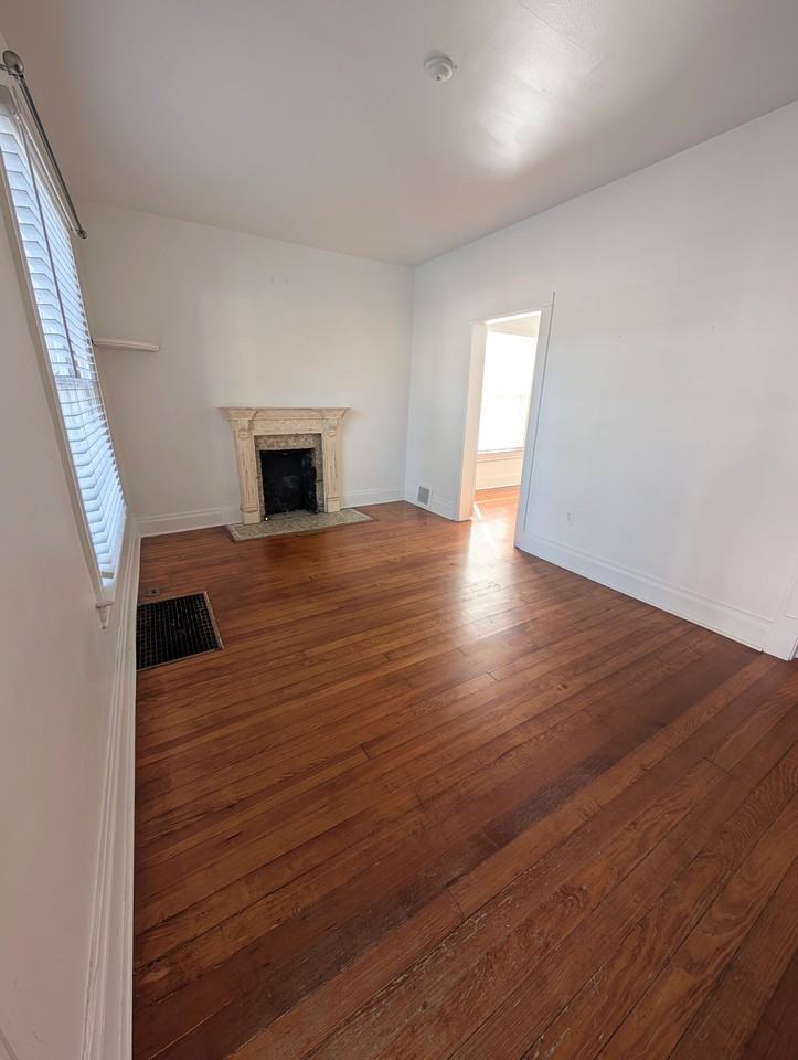 1038 E 4th Ave #1 - Photo 5 of 28