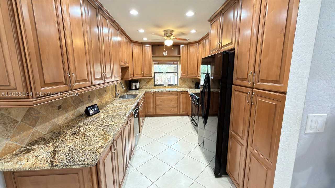 400 Nw 127th Ave #16 - Photo 5 of 31
