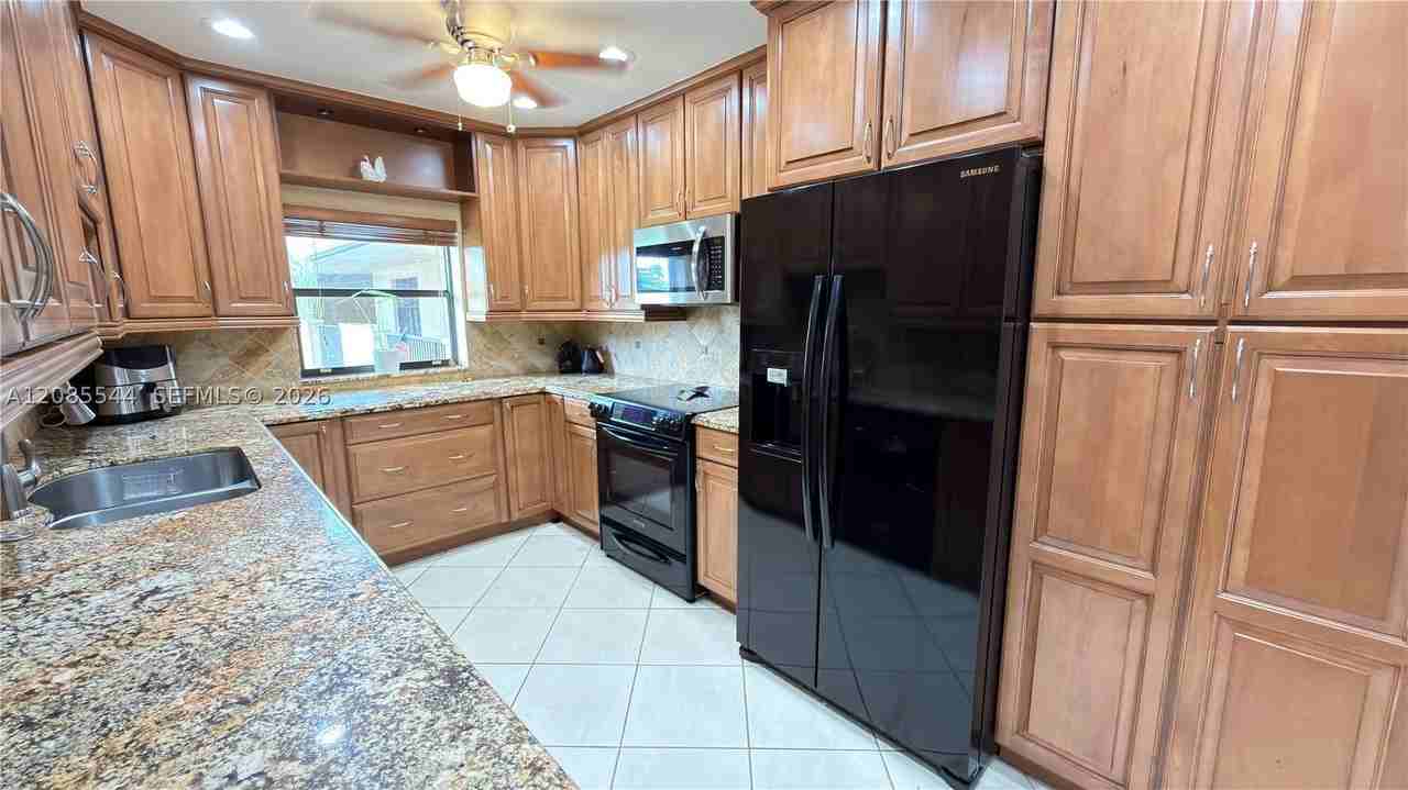400 Nw 127th Ave #16 - Photo 6 of 31