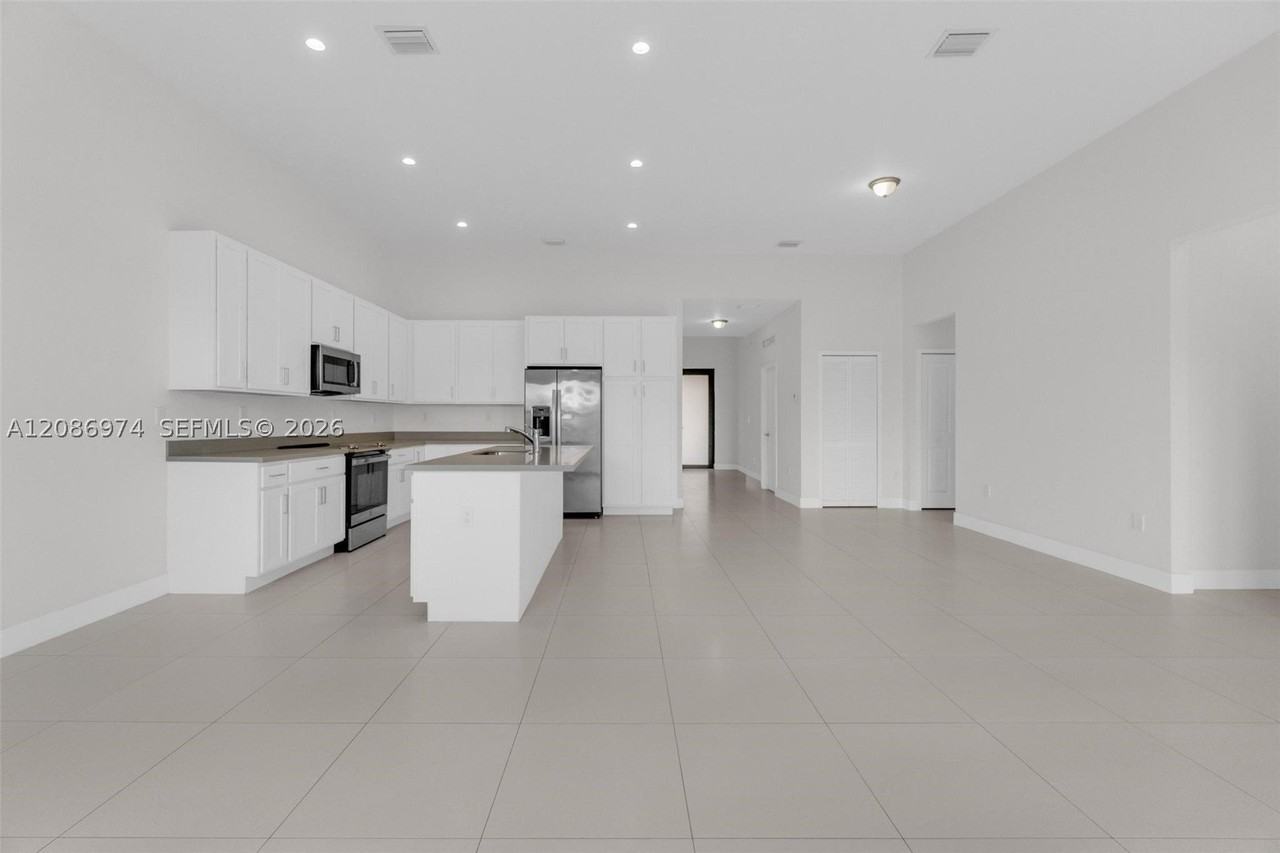 19447 Sw 124th Ct - Photo 4 of 48