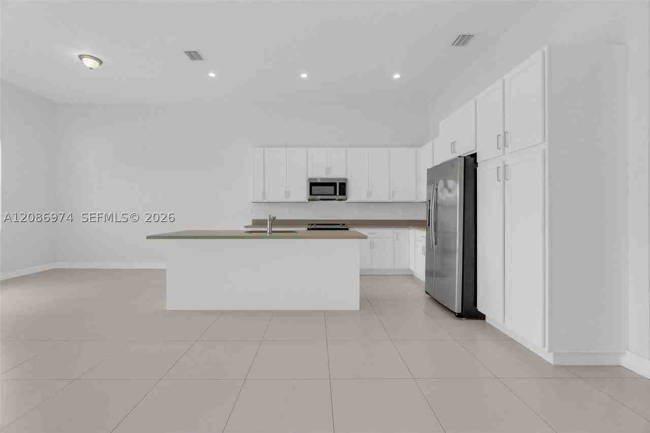 19447 Sw 124th Ct - Photo 6 of 48