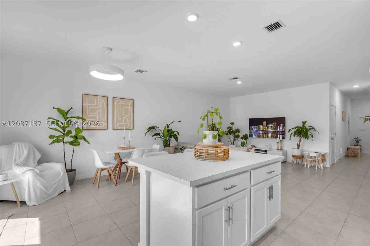 856 Nw 3rd Way - Photo 6 of 26