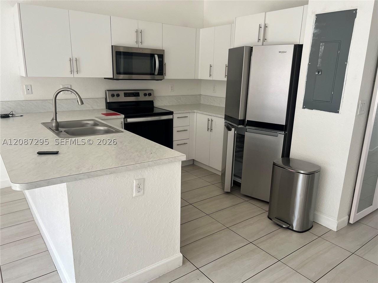 391 Nw 12th Ave - Photo 3 of 34