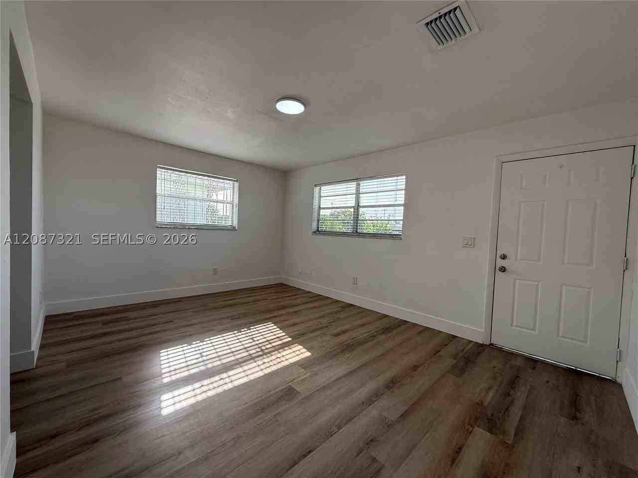 8860 Sw 32nd St - Photo 3 of 14