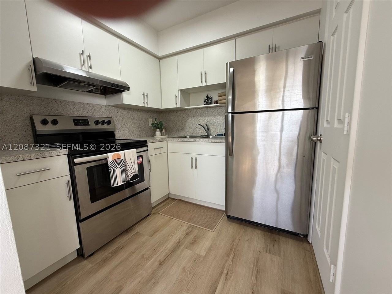 8860 Sw 32nd St - Photo 5 of 14