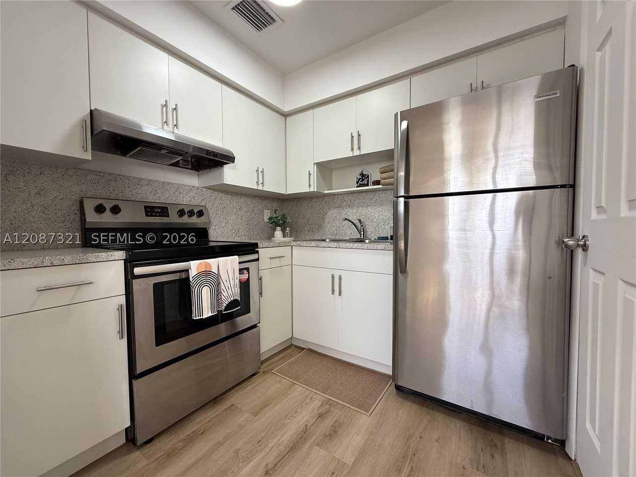 8860 Sw 32nd St - Photo 6 of 14