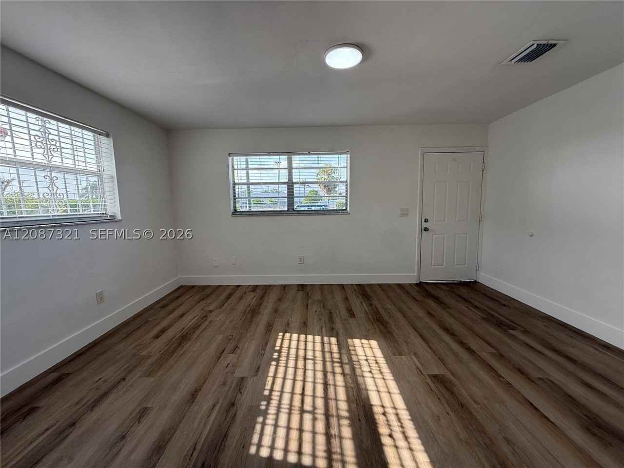 8860 Sw 32nd St - Photo 7 of 14