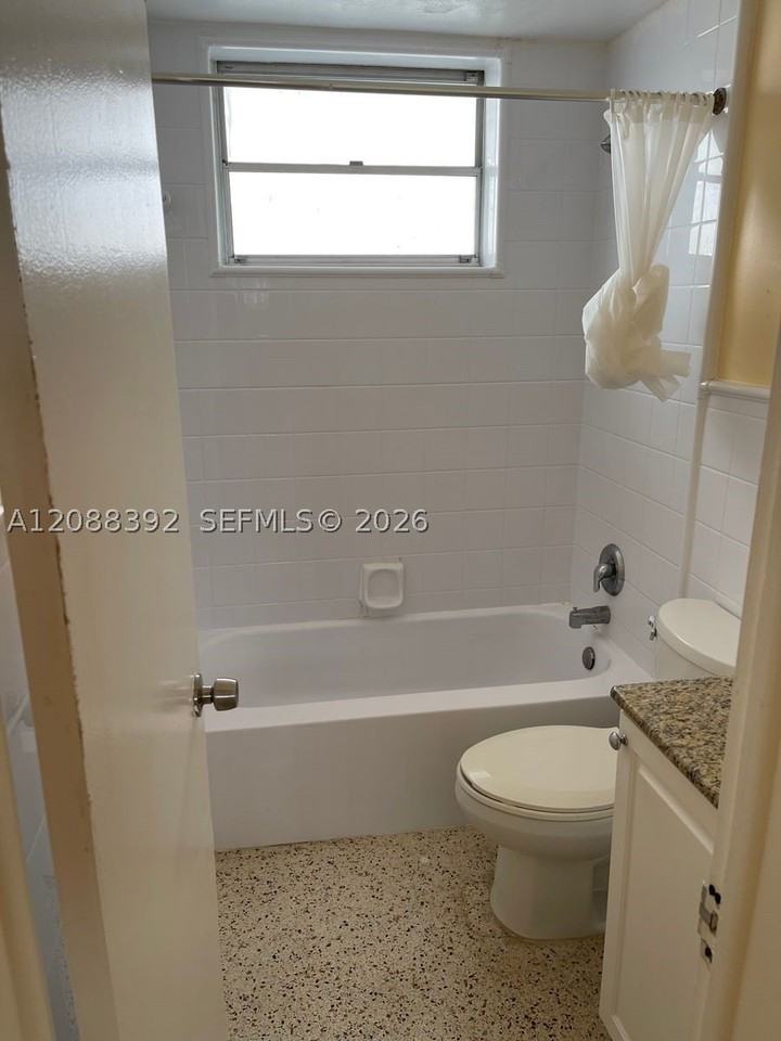 1640 Ne 127th St #404 - Photo 2 of 2