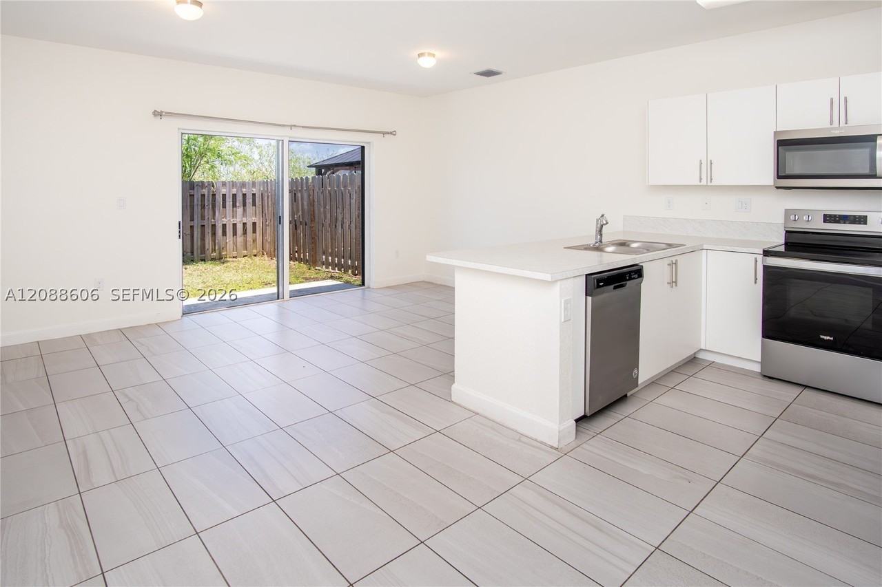 1210 Nw 4th Ln #1210 - Photo 5 of 24