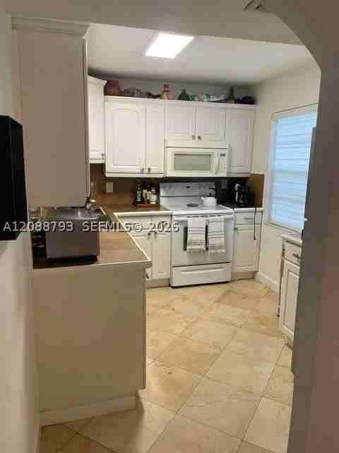7707 Sw 86th St #B203 - Photo 5 of 13