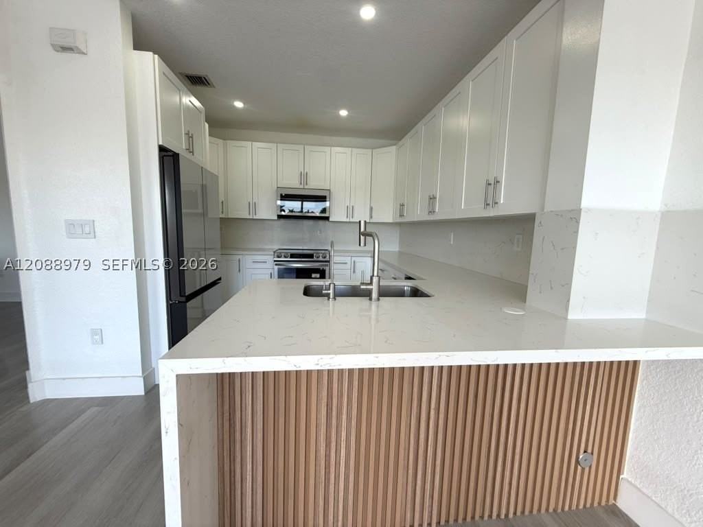 11462 Nw 69th Ter - Photo 3 of 31