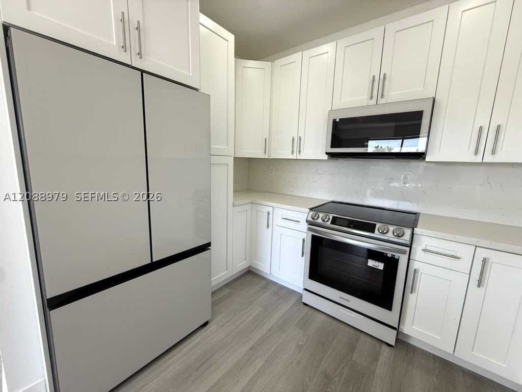 11462 Nw 69th Ter - Photo 4 of 31