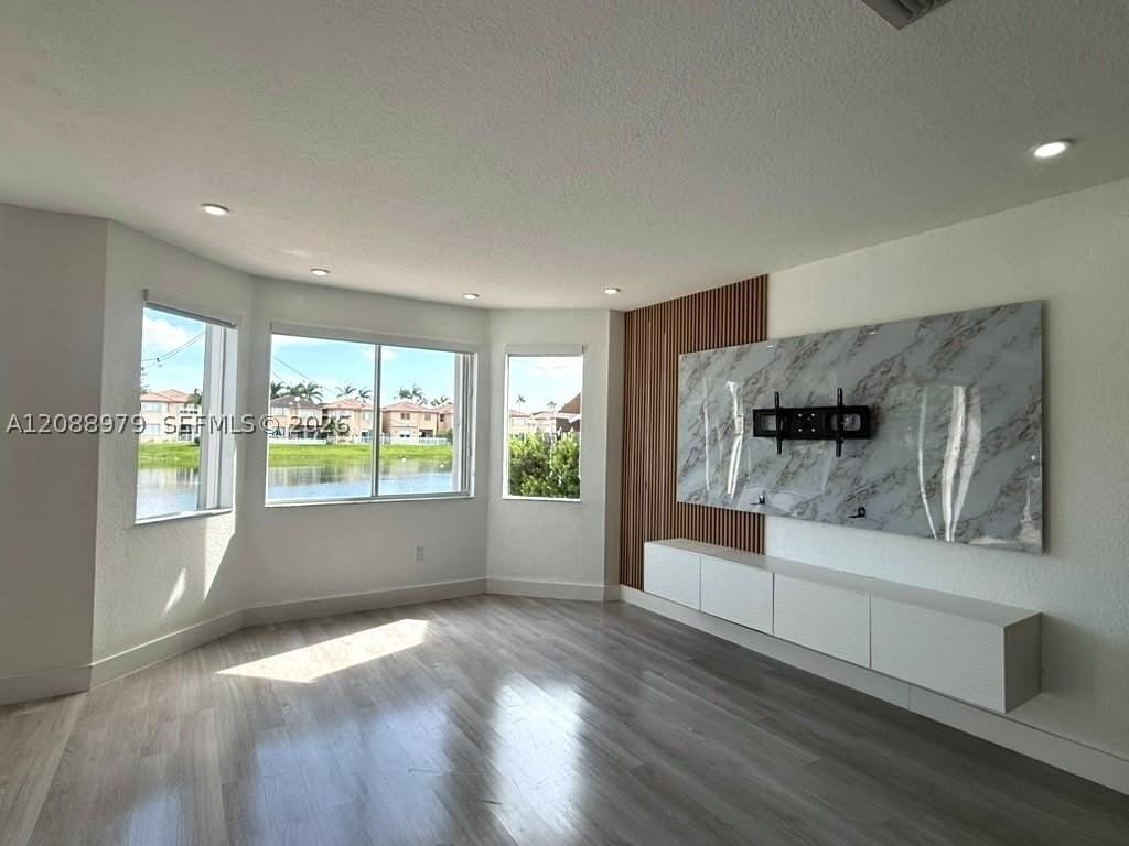 11462 Nw 69th Ter - Photo 7 of 31