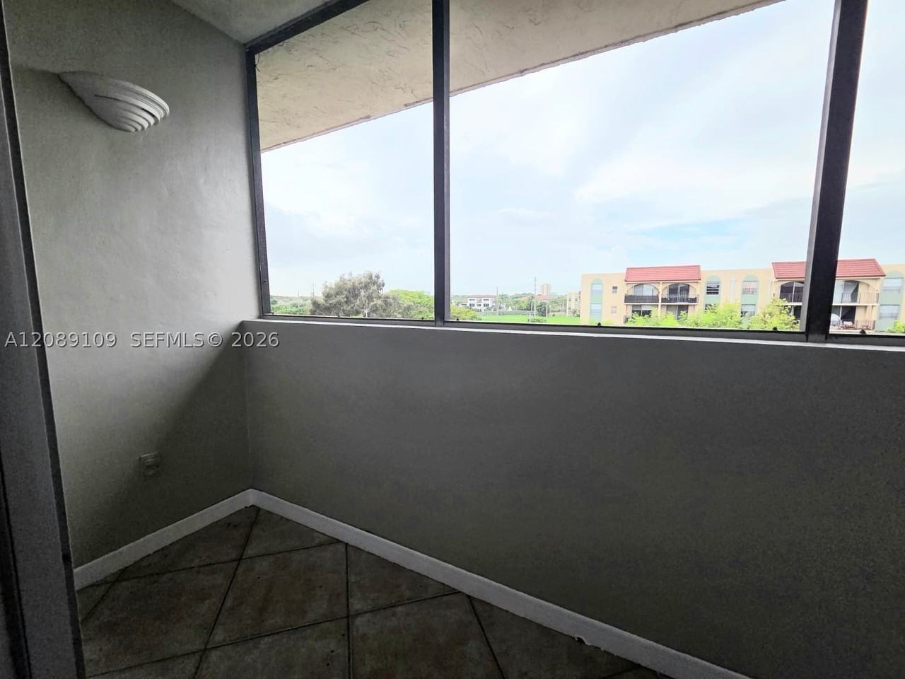 870 Nw 87th Ave #507 - Photo 7 of 23