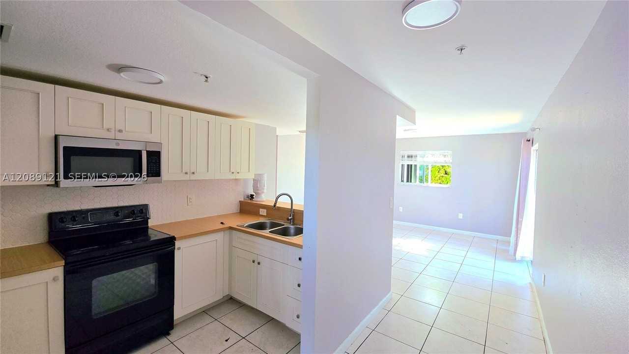 328 Nw 12th Ave #12 - Photo 4 of 14