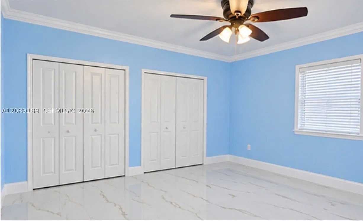3113 Se 2nd Dr - Photo 7 of 24