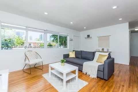 962 Sw 6th Ave - Photo 3 of 18