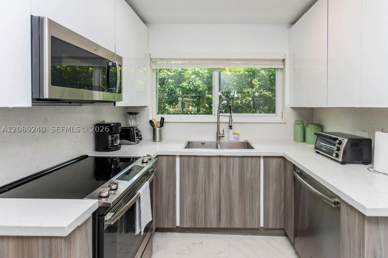 962 Sw 6th Ave - Photo 6 of 18