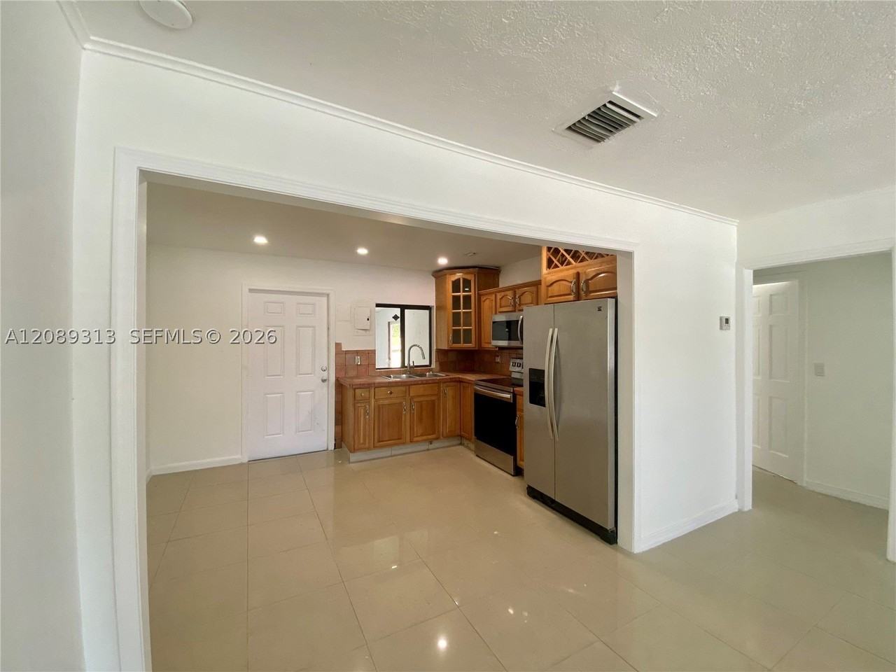 13242 Ne 16th Ave #13242 - Photo 3 of 9