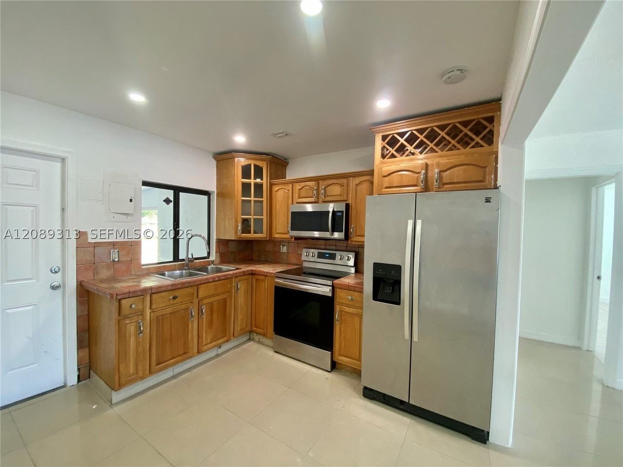 13242 Ne 16th Ave #13242 - Photo 4 of 9