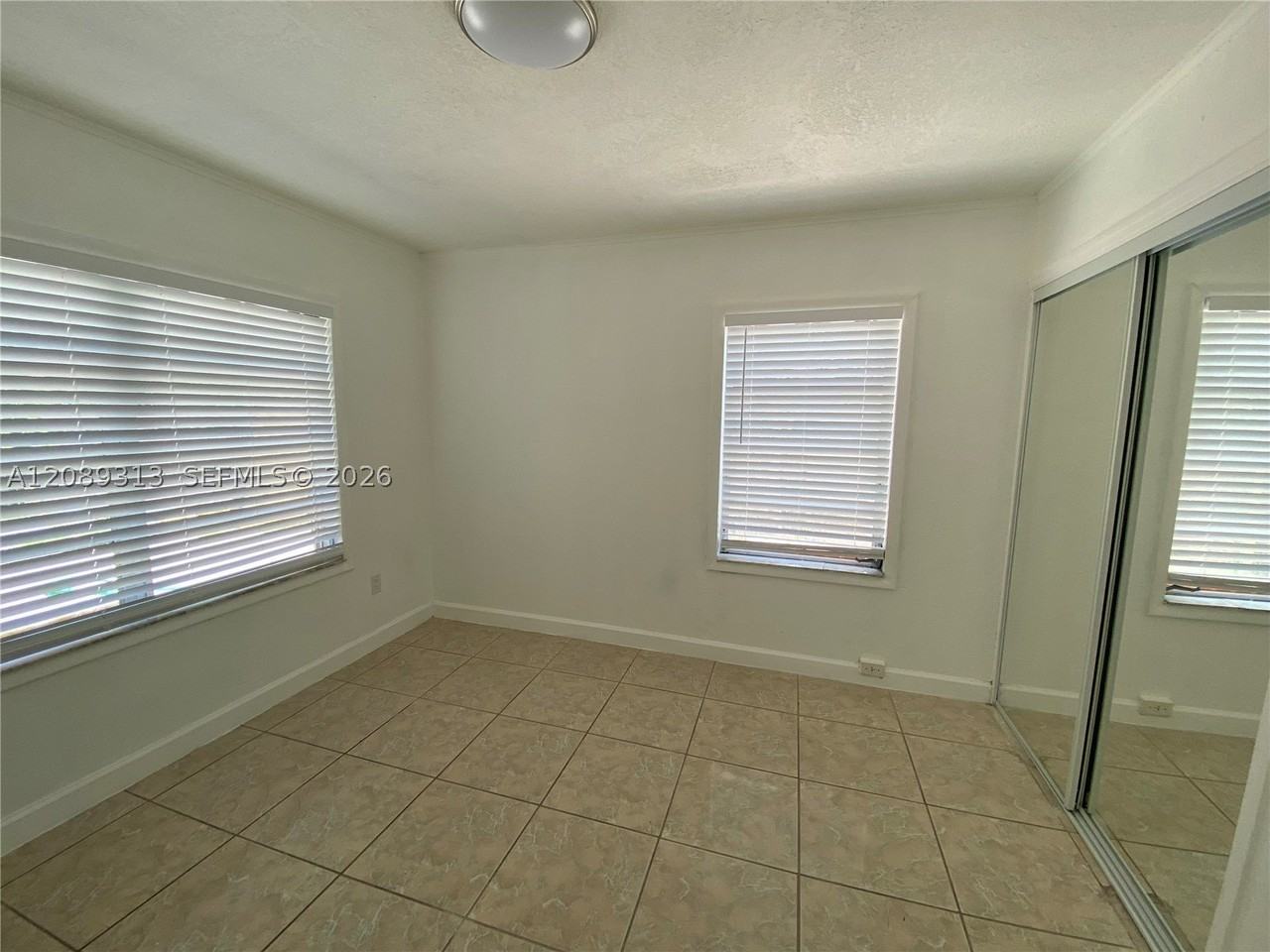 13242 Ne 16th Ave #13242 - Photo 5 of 9