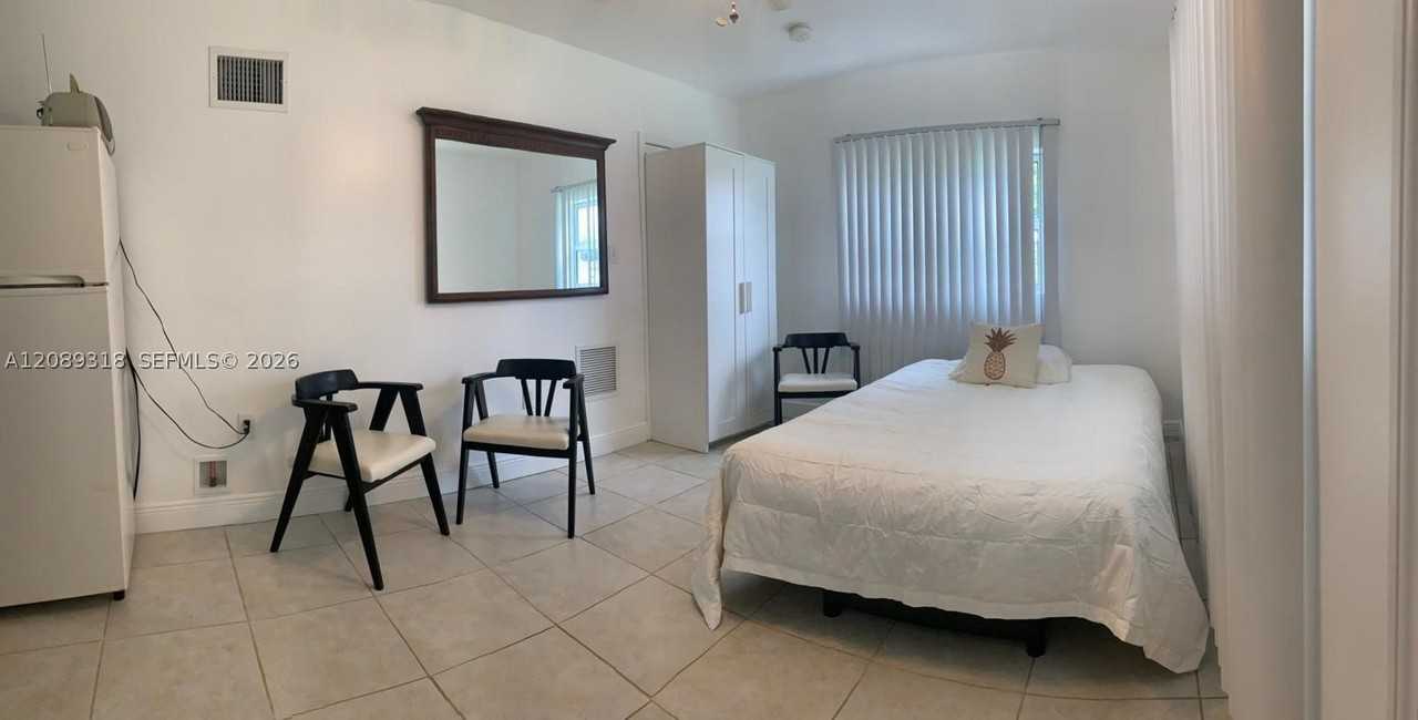 3235 Nw 3rd St #3235 - Photo 3 of 8