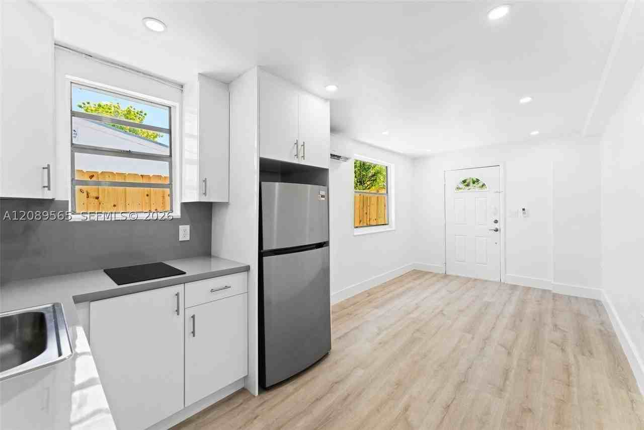3155 Sw 27th Ln #2 - Photo 6 of 11