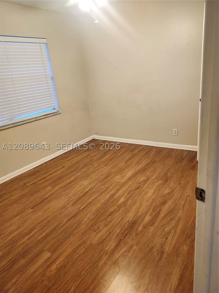 1638 Embassy Dr #209 - Photo 3 of 8