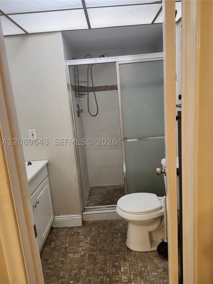 1638 Embassy Dr #209 - Photo 5 of 8