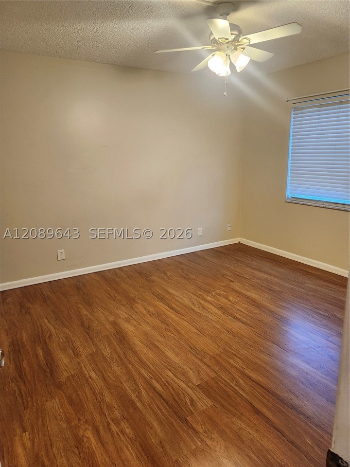 1638 Embassy Dr #209 - Photo 7 of 8