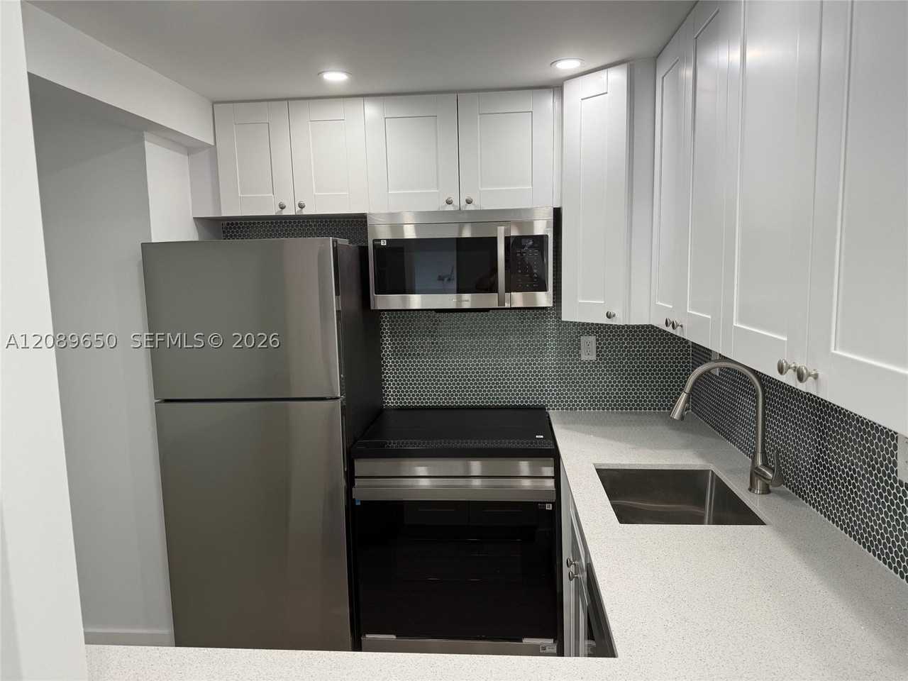 926 Michigan Ave #12 - Photo 3 of 14